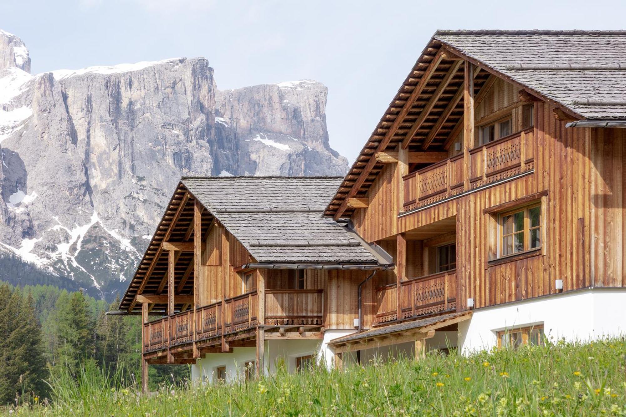 Chalet Ciasa Tino & Sara - Belaval Apartments コルヴァーラ・イン・バディーア エクステリア 写真