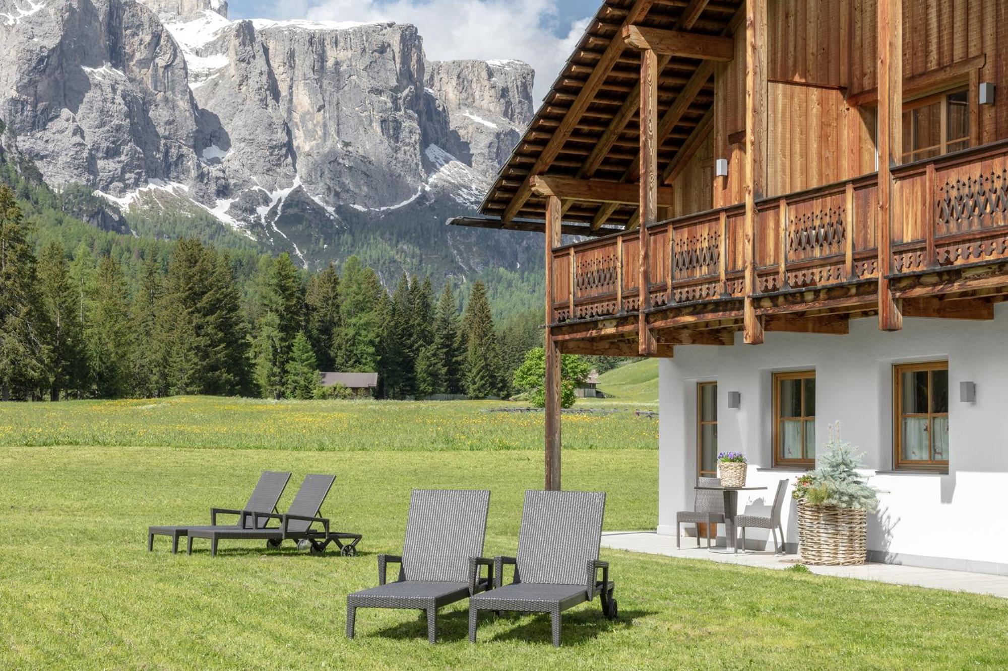 Chalet Ciasa Tino & Sara - Belaval Apartments コルヴァーラ・イン・バディーア エクステリア 写真