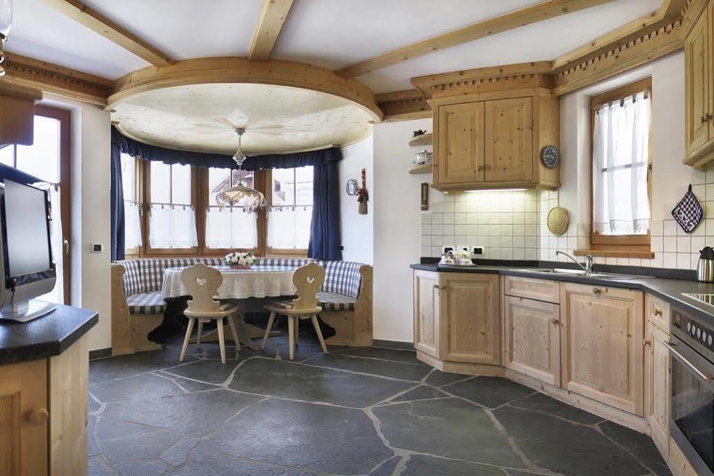 Chalet Ciasa Tino & Sara - Belaval Apartments コルヴァーラ・イン・バディーア エクステリア 写真