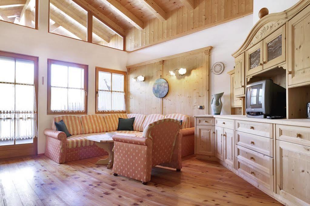 Chalet Ciasa Tino & Sara - Belaval Apartments コルヴァーラ・イン・バディーア エクステリア 写真